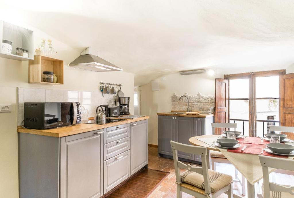 לוקה Lyon Apartment Anfiteatro Square, מראה חיצוני תמונה
