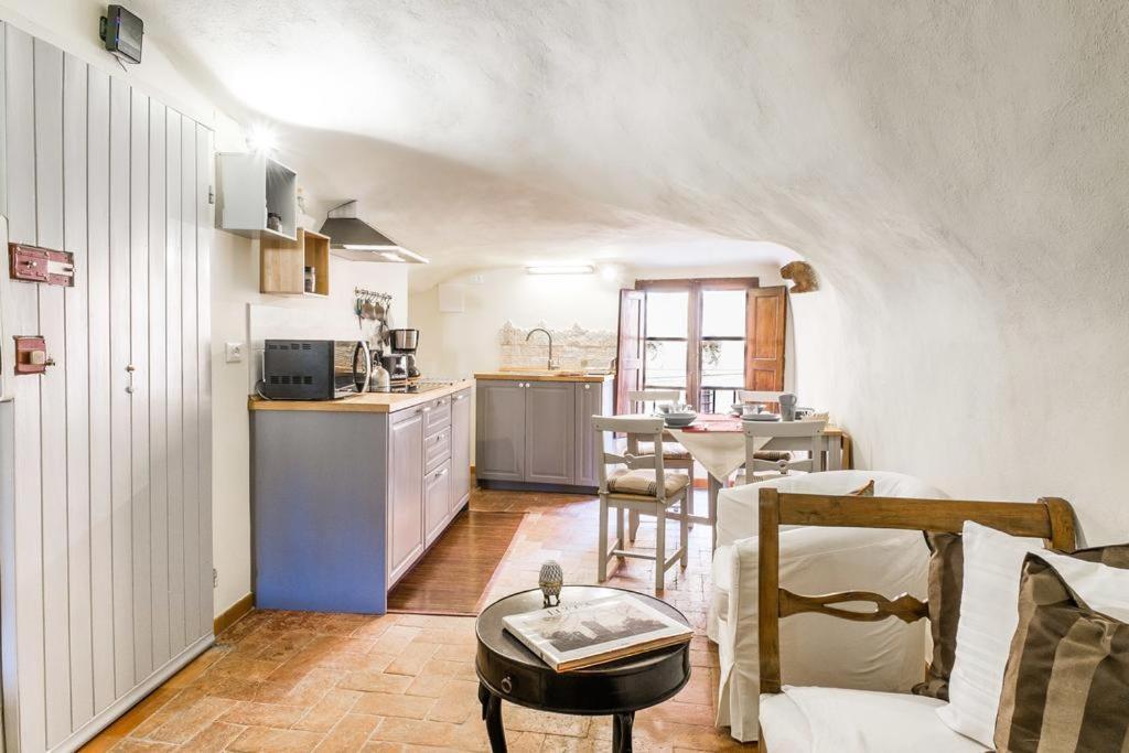 לוקה Lyon Apartment Anfiteatro Square, מראה חיצוני תמונה